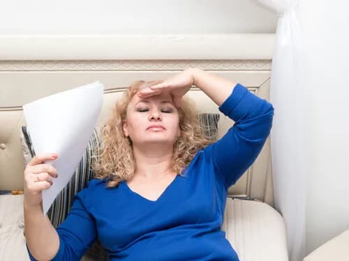 Menopauza w jakim wieku? Poznaj objawy i czynniki wpływające na wiek